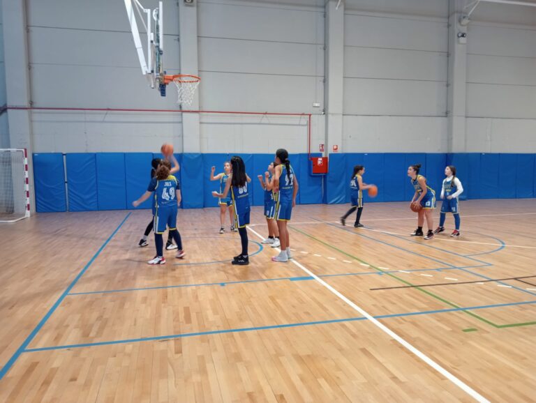 Infantil femenino Colmenar Viejo 77-27 AVBO