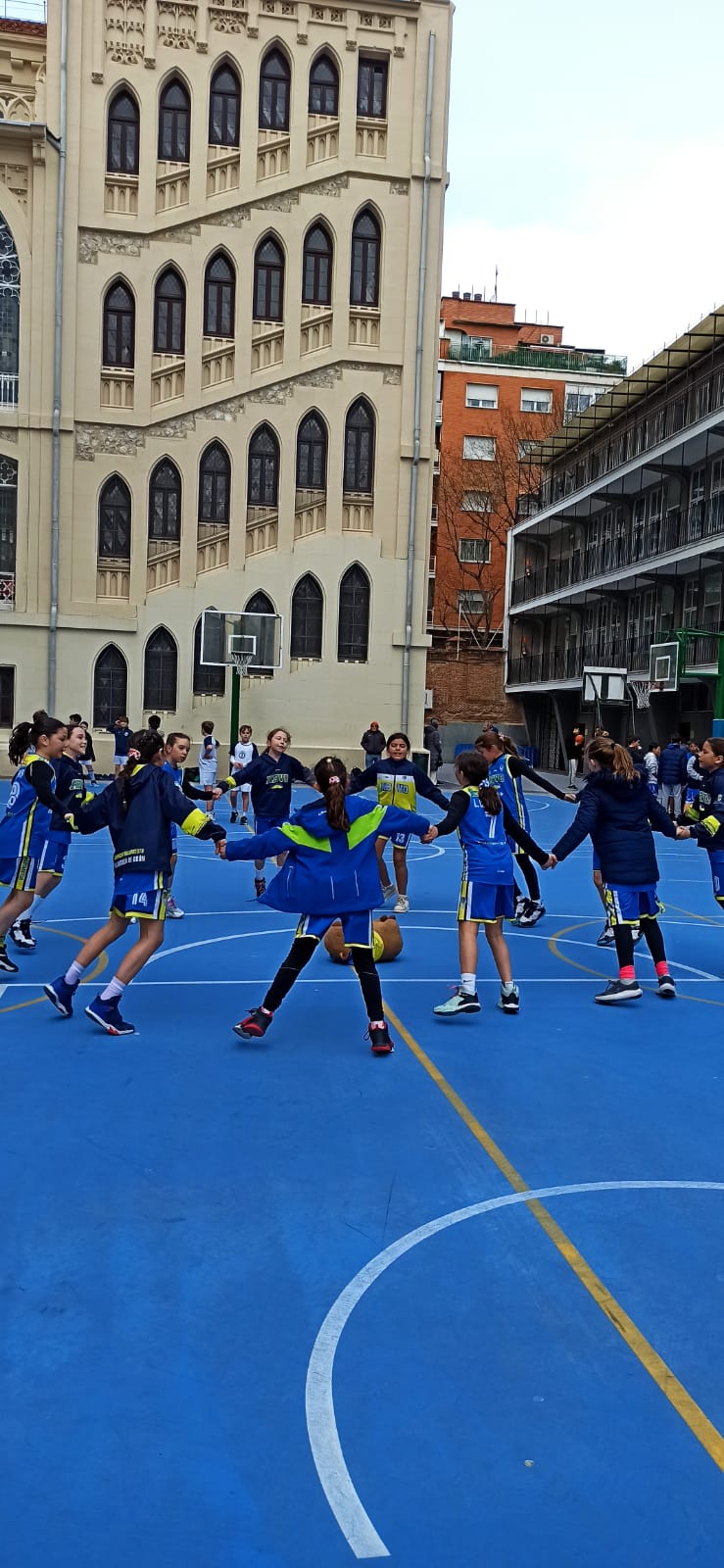 Benjamín Femenino Pilaristas 43-40 ABVO Azul